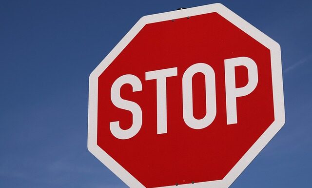 Czy jest zakaz sprzedaży alkoholu po 22?