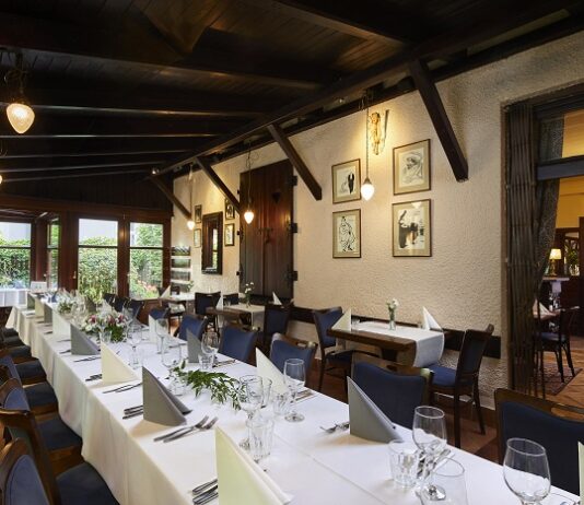 Klimatyczna restauracja w Krakowie – co tworzy atmosferę rodzinnego spotkania? Restauracja na imprezy okolicznościowe w krakowie