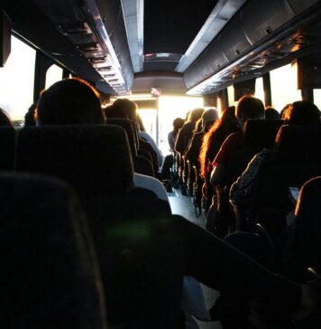 Bus czy pociąg do Niemiec? Co się bardziej opłaca w zależności od sytuacji